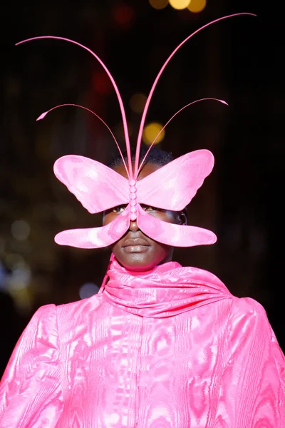 Look 16